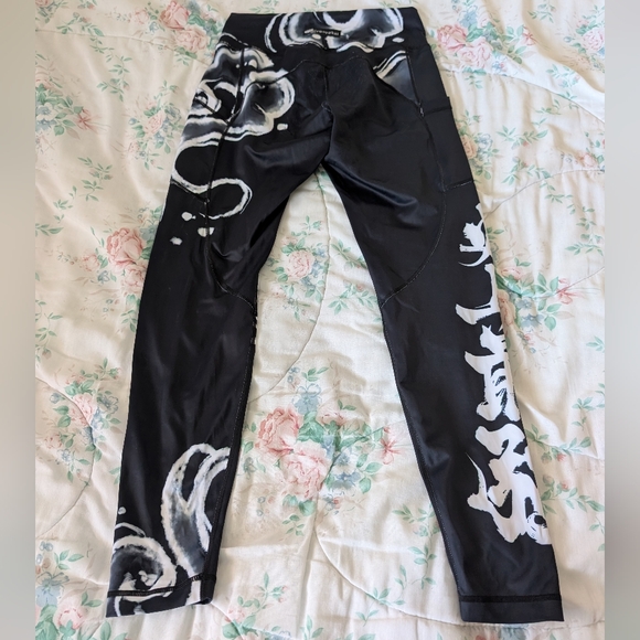 GUC Iron Yokai V-Cut Cloud Leggings - Picture 3 of 14